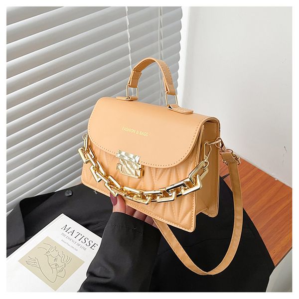 evening bag fashion rhomboid fold texture shoulder girl luxury solid color handbag female thick metal chain messenger bag 230711
evening bag fashion rhomboid fold texture shoulder girl luxury solid color handbag female thick metal chain messenger bag 230711