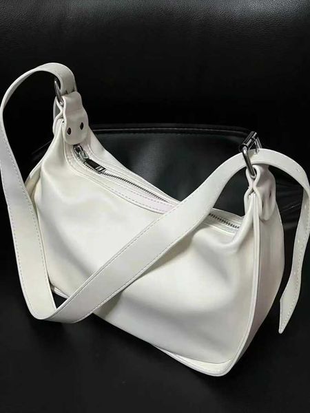 niche design high-end sense large capacity tote bag women's new light luxury commuting bag single shoulder bag diagonal span bag
niche design high-end sense large capacity tote bag women's new light luxury commuting bag single shoulder bag diagonal span bag