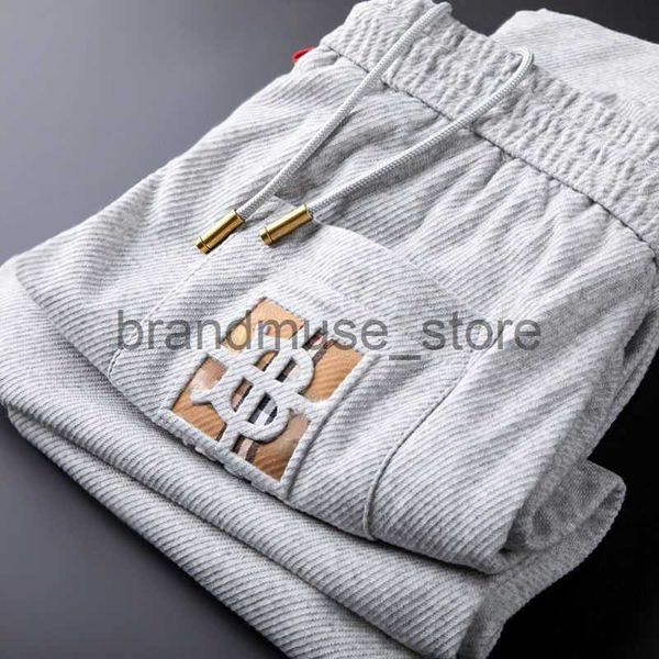 men's pants bby mens casual pants tb embroidery trousers burb designer pants business suit pantses loose sweatpants 4xl 5xl j230711, Black
men's pants bby mens casual pants tb embroidery trousers burb designer pants business suit pantses loose sweatpants 4xl 5xl j230711, Black