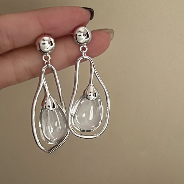 stud transparent droplet pendant earrings for women french retro crystal fashion gentle dangle jewelry daily 230710, Golden;silver
stud transparent droplet pendant earrings for women french retro crystal fashion gentle dangle jewelry daily 230710, Golden;silver