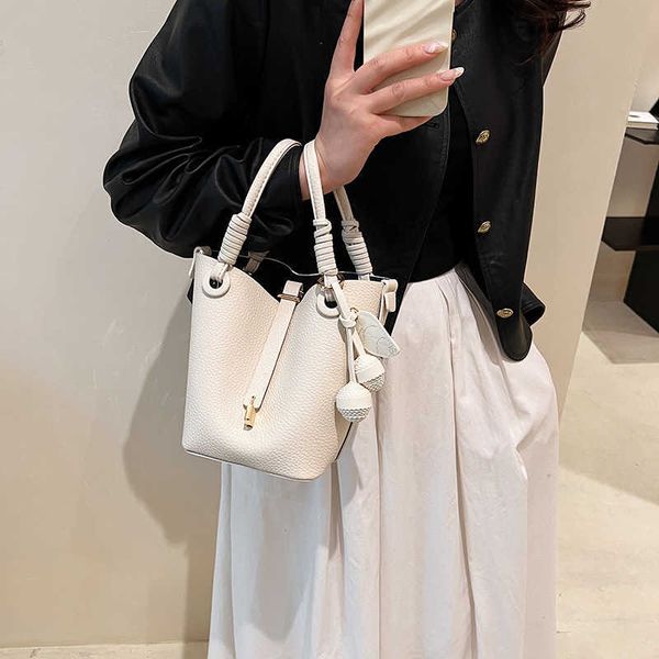 designer bag new version soft leather pu casual bag niche ins tote bag summer women's one shoulder crossbody bag bucket bag
designer bag new version soft leather pu casual bag niche ins tote bag summer women's one shoulder crossbody bag bucket bag