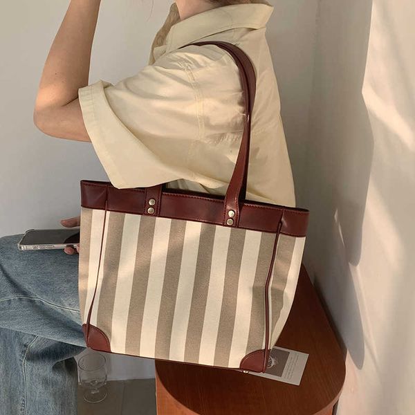 contrast stripe one shoulder canvas big bag for women's premium small and large capacity commuter tote bag
contrast stripe one shoulder canvas big bag for women's premium small and large capacity commuter tote bag