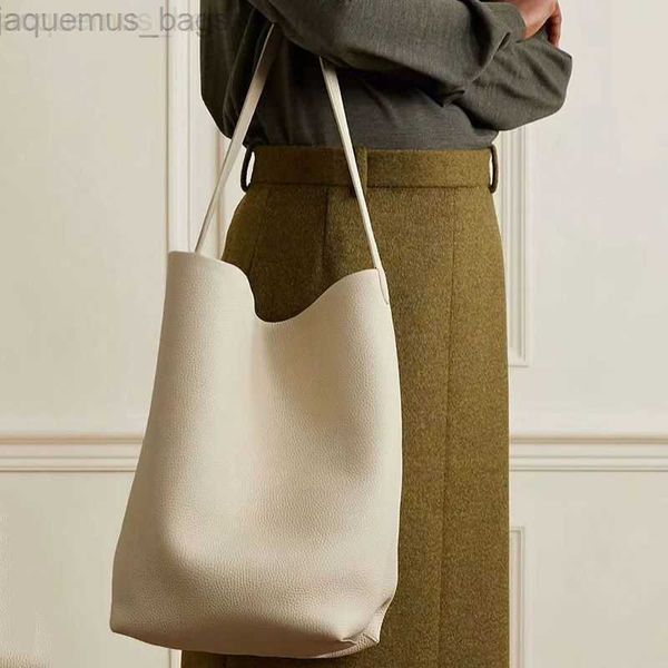 row bag designer handbag layer cowhide summer high-capacity commuter tote women's one shoulder bucket the row quality
row bag designer handbag layer cowhide summer high-capacity commuter tote women's one shoulder bucket the row quality