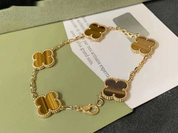 designer bracelets 2023 van clover bracelet 18k gold love bangle sparkling crystal party jewelry33333, Golden;silver
designer bracelets 2023 van clover bracelet 18k gold love bangle sparkling crystal party jewelry33333, Golden;silver