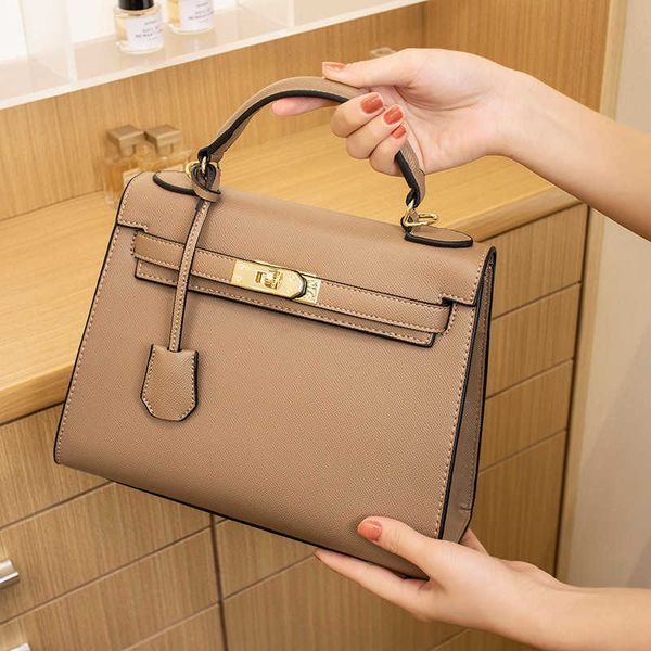 designer hemrres tote bag fashion kelys women's simple and easy to take new style 2023 summer fashionable handbag single shoulder cross
designer hemrres tote bag fashion kelys women's simple and easy to take new style 2023 summer fashionable handbag single shoulder cross