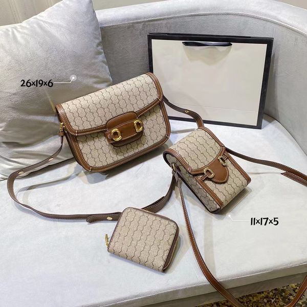 3 and 1 combination package designer bag temperament lao hua brand's sparkling messenger bag, shopping wallet, small square wallet 
3 and 1 combination package designer bag temperament lao hua brand's sparkling messenger bag, shopping wallet, small square wallet