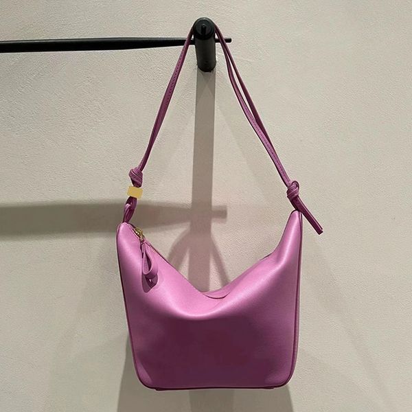 new product head layer cowhide hammock armpit bag fashion leather small square bag casual shoulder messenger bag female lining cotton and li
new product head layer cowhide hammock armpit bag fashion leather small square bag casual shoulder messenger bag female lining cotton and li
