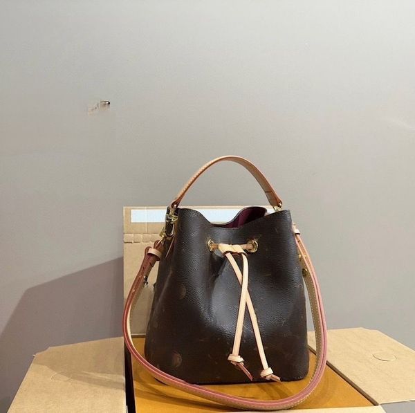 nano bag designer bucket bag shoulder bag woman bag handbag crossbody bag leather bag messenger bag fashion bag classic old flower drawstrin
nano bag designer bucket bag shoulder bag woman bag handbag crossbody bag leather bag messenger bag fashion bag classic old flower drawstrin