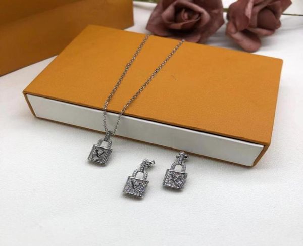 designer diamond branded couple necklace earrings fashion luxuries lock charming pendant necklaces 18k gold sliver women necklace 4561613, Silver 
designer diamond branded couple necklace earrings fashion luxuries lock charming pendant necklaces 18k gold sliver women necklace 4561613, Silver