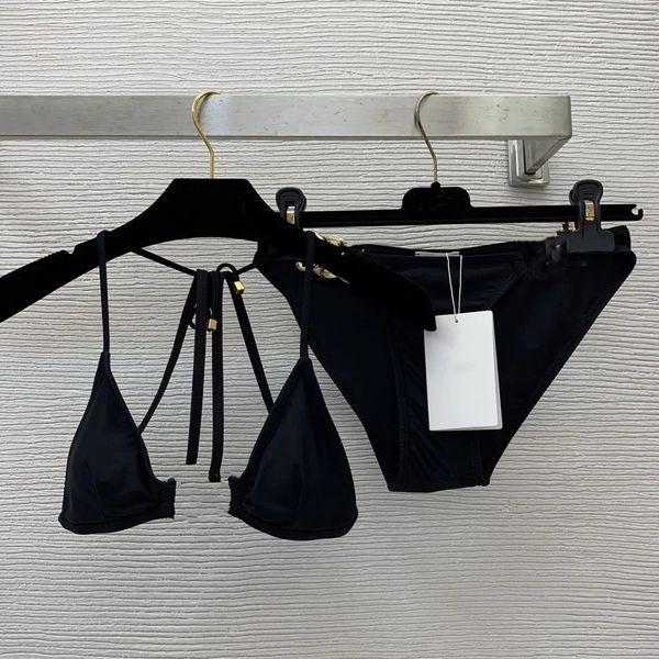 the c's new slim 3-point retro seaside resort metal accessories tether neck bikini split swimsuit, White;black
the c's new slim 3-point retro seaside resort metal accessories tether neck bikini split swimsuit, White;black