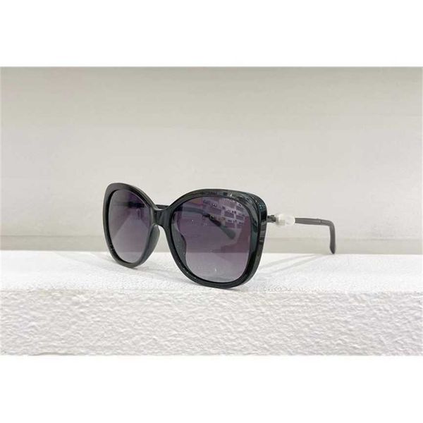 2023 new small fragrant bextiyar same large frame slim face pearl leg sunglasses for women 5339-h-a, White;black
2023 new small fragrant bextiyar same large frame slim face pearl leg sunglasses for women 5339-h-a, White;black