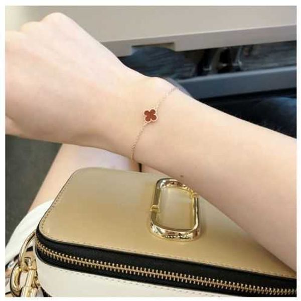 clover bracelet four leaf grass bracelet women's 18k gold plated five flower pendant simple and small design gift high edition colorles, Golden;silver
clover bracelet four leaf grass bracelet women's 18k gold plated five flower pendant simple and small design gift high edition colorles, Golden;silver