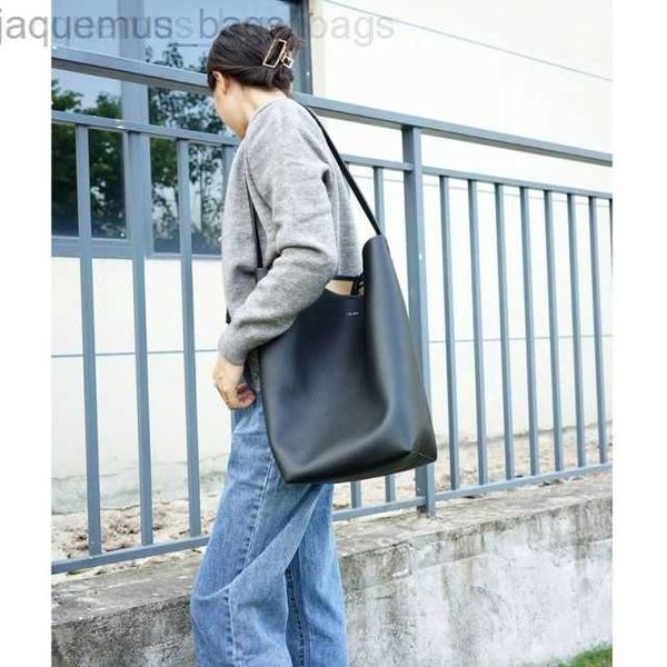 the row the designer rows high-capacity bag leather bag slouchy casual tote one shoulder commuter bucket women
the row the designer rows high-capacity bag leather bag slouchy casual tote one shoulder commuter bucket women
