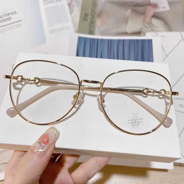 sunglasses 2023 new family's 21st year deer han star same style horse titles buckle round metal anti blue light flat eyeglass frame fas, White;black
sunglasses 2023 new family's 21st year deer han star same style horse titles buckle round metal anti blue light flat eyeglass frame fas, White;black