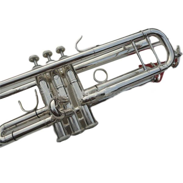bach trumpet bb b flat three tone brass instrument with hard case, mouthpiece, cloth and gloves
bach trumpet bb b flat three tone brass instrument with hard case, mouthpiece, cloth and gloves