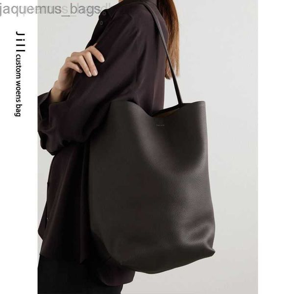 the row designer handbag simple style real cowhide large capacity one shoulder tote bag star's same bucket quality
the row designer handbag simple style real cowhide large capacity one shoulder tote bag star's same bucket quality