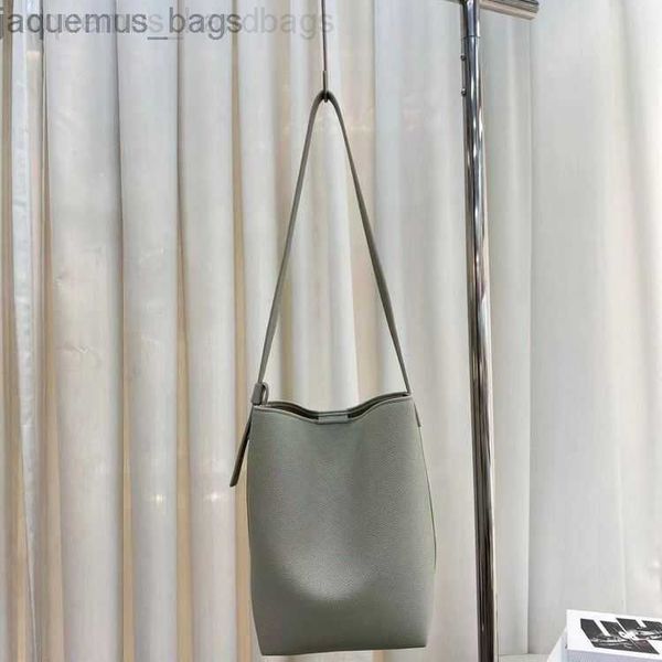 the row high-capacity bag leather bag small crowd bucket simple large capacity single shoulder soft extra women
the row high-capacity bag leather bag small crowd bucket simple large capacity single shoulder soft extra women