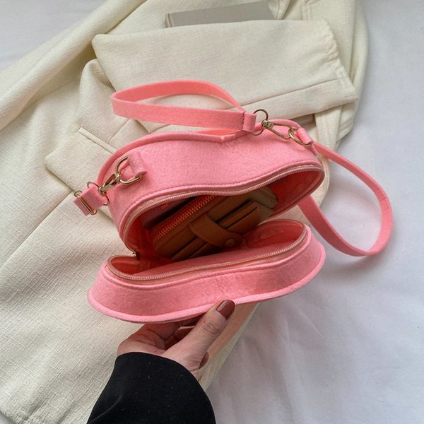 evening bags leisure female felt fashion handbag messenger retro women heart shape solid color shoulder crossbody shopping 230711
evening bags leisure female felt fashion handbag messenger retro women heart shape solid color shoulder crossbody shopping 230711