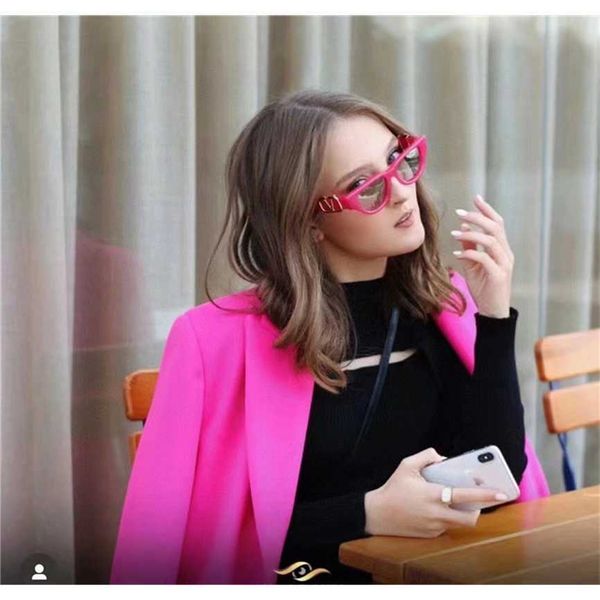 23 new hualun ins network red same personalized fashion cat eye sunglasses female vls-103a, White;black
23 new hualun ins network red same personalized fashion cat eye sunglasses female vls-103a, White;black