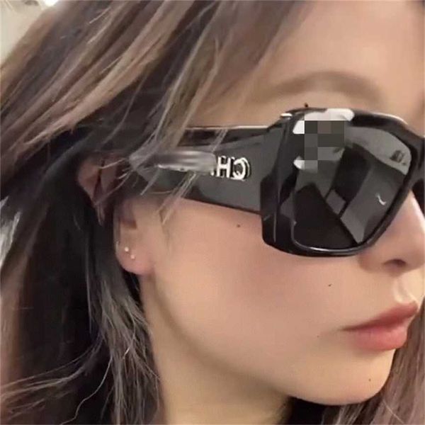2023 new small fragrant leg personality mirror face double large frame letter print sunglasses female ch71472a, White;black
2023 new small fragrant leg personality mirror face double large frame letter print sunglasses female ch71472a, White;black