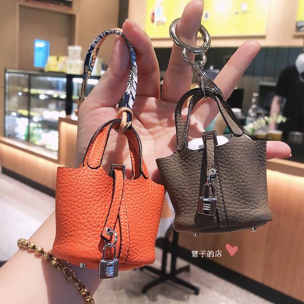 keychains lanyards leather mini basket keychain headphone bag cute car pendant female creative bucket hanging ornaments keyring 230710, Silver
keychains lanyards leather mini basket keychain headphone bag cute car pendant female creative bucket hanging ornaments keyring 230710, Silver