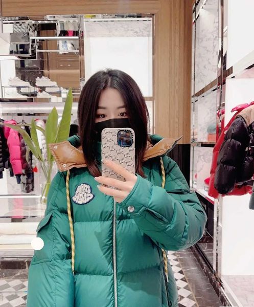 autumn and winter ladies hooded and fluffy loose down coat, light and warm, odorless, polyester nylon fabric inside, smooth, breathable and, Black
autumn and winter ladies hooded and fluffy loose down coat, light and warm, odorless, polyester nylon fabric inside, smooth, breathable and, Black