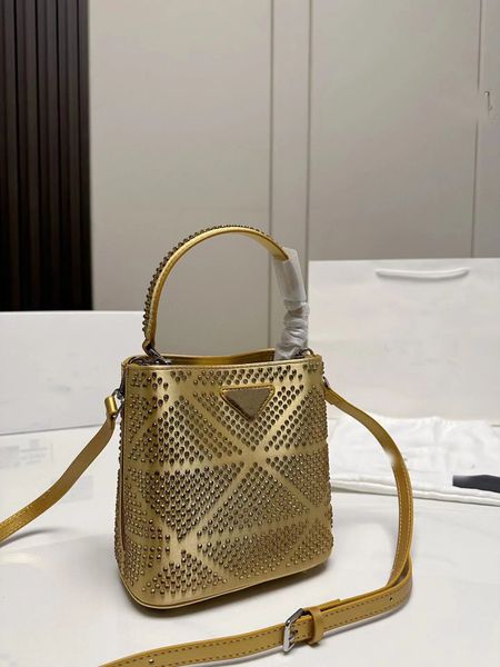 new style rhinestone bucket bag women's shoulder bag fashion handbag diamond pattern design full of brand style, Black;red
new style rhinestone bucket bag women's shoulder bag fashion handbag diamond pattern design full of brand style, Black;red