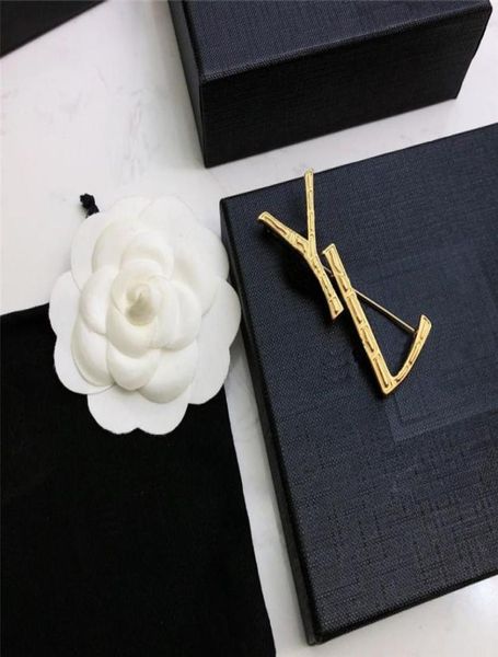 luxury designer brooch jewelry classic pin for suit dress letter jewellry gold broochs pins clothes ornament party9442786, Gray
luxury designer brooch jewelry classic pin for suit dress letter jewellry gold broochs pins clothes ornament party9442786, Gray