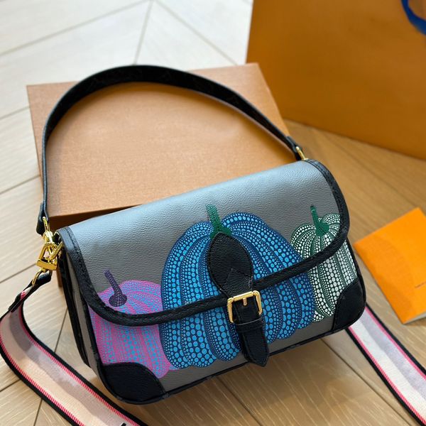 crossbody bag baguette handbags messenger bags canvas leather classic old flower embroidered shoulder strap ladies handbag flip wallet
crossbody bag baguette handbags messenger bags canvas leather classic old flower embroidered shoulder strap ladies handbag flip wallet
