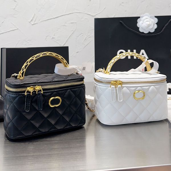 hollow out metal handle designer vanity box bag with mirror gold metal hardware matelasse chain women cosmetic case purse crossbody shoulder
hollow out metal handle designer vanity box bag with mirror gold metal hardware matelasse chain women cosmetic case purse crossbody shoulder