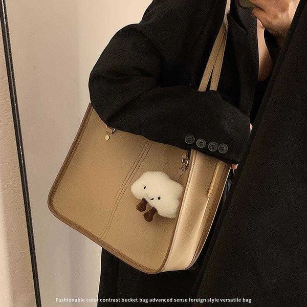 large capacity bag for women's summer new trendy and fashionable one shoulder tote bag versatile small and casual handheld commuter bag
large capacity bag for women's summer new trendy and fashionable one shoulder tote bag versatile small and casual handheld commuter bag
