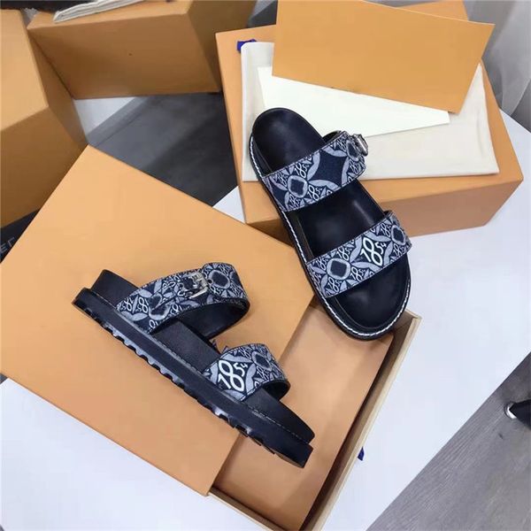 designer luxury buckle bom dia flat mule since 1854 jumbo flatform mules blue jacquard with box quality, Black
designer luxury buckle bom dia flat mule since 1854 jumbo flatform mules blue jacquard with box quality, Black
