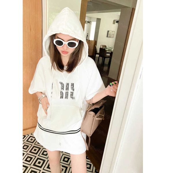 23ss skirt set womens designer clothing heavy stud drill hooded short-sleeved hoodie shorts sets womens clothing a1, White
23ss skirt set womens designer clothing heavy stud drill hooded short-sleeved hoodie shorts sets womens clothing a1, White