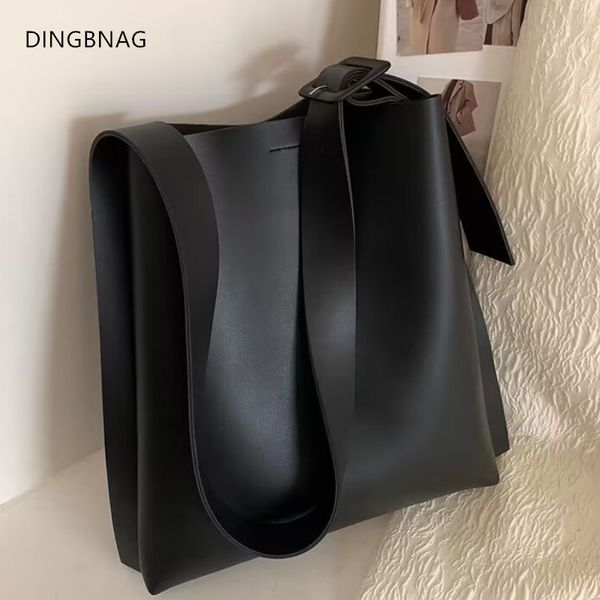 evening bags summer fashion women s shoulder bag large capacity soft pu leather rectangular tote luxury brand designer trend handbag 230711
evening bags summer fashion women s shoulder bag large capacity soft pu leather rectangular tote luxury brand designer trend handbag 230711