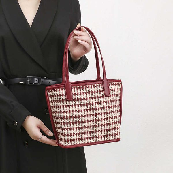 small design woolen armpit tote bag simple large capacity vegetable basket mother bag houndstooth portable bride bag tide
small design woolen armpit tote bag simple large capacity vegetable basket mother bag houndstooth portable bride bag tide