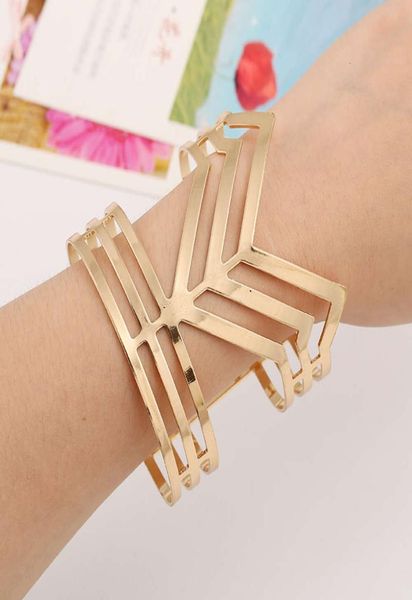 exaggerated fashion wide irregular metal gold open armband personality bracelet2939540, Golden;silver
exaggerated fashion wide irregular metal gold open armband personality bracelet2939540, Golden;silver