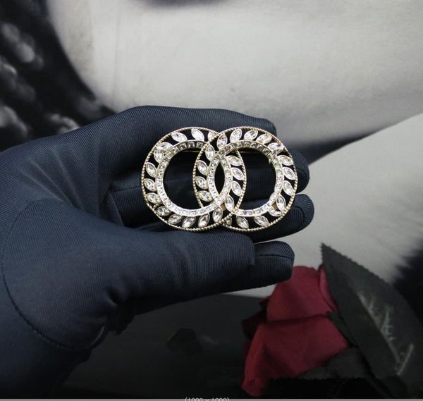 pins, brooches european and american luxury jewelry brands, new light gold water drop diamond brooch, high-end fashion, Gray
pins, brooches european and american luxury jewelry brands, new light gold water drop diamond brooch, high-end fashion, Gray