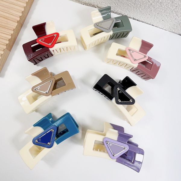 luxury barrettes designer womens triangle p letter hairpin brand classic versatile leisure hairclips fashion colorful shark hairpin hair cli, Black;brown
luxury barrettes designer womens triangle p letter hairpin brand classic versatile leisure hairclips fashion colorful shark hairpin hair cli, Black;brown