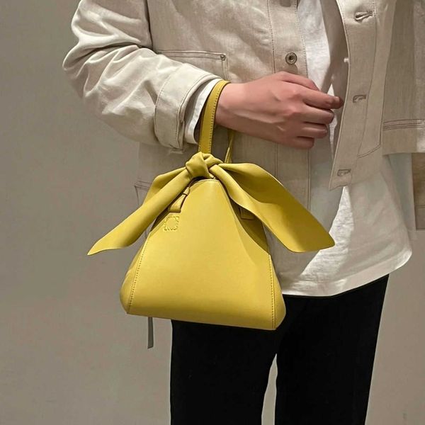 luxury designer loevve bag fashion tote shoulder canvas bags rabbit ear hammock bowknot embroidered wide strap cowhide large capacity purse
luxury designer loevve bag fashion tote shoulder canvas bags rabbit ear hammock bowknot embroidered wide strap cowhide large capacity purse