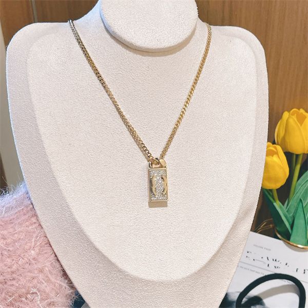 women brand jewelry pendant necklace double letter designer ccity gold silver necklaces girl chokers man 7667
women brand jewelry pendant necklace double letter designer ccity gold silver necklaces girl chokers man 7667