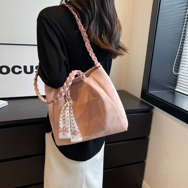 fashionable women's tote bag personalized niche design minimalist women's bag new fashion large capacity versatile shoulder bag
fashionable women's tote bag personalized niche design minimalist women's bag new fashion large capacity versatile shoulder bag