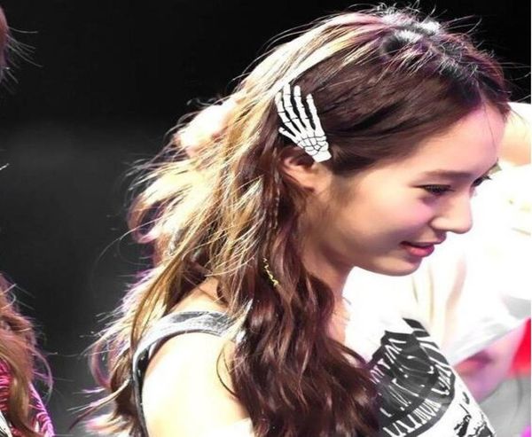 cool holloween party hair accessories skull hand hair clips skeleton claws hairpins hairclips zombie punk bone hair pin hairwear2654873, Golden;silver
cool holloween party hair accessories skull hand hair clips skeleton claws hairpins hairclips zombie punk bone hair pin hairwear2654873, Golden;silver