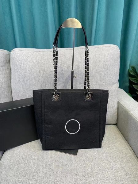 luxury fashion shoulder bag leather high-grade relief handbag totes shopping letters classic bags for ladies
luxury fashion shoulder bag leather high-grade relief handbag totes shopping letters classic bags for ladies