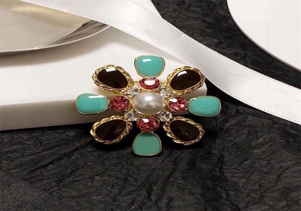 brooches fashion designers casual luxurys brand brooch classic letters golden pearl diamond flowers butterfly pins je9452405, Gray
brooches fashion designers casual luxurys brand brooch classic letters golden pearl diamond flowers butterfly pins je9452405, Gray
