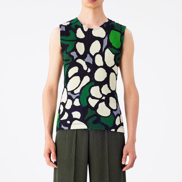 men' tank miyake summer vest 2023 loose casual print pleated sleeveless various wearing methods hip hop fashion 230711, White;black
men' tank miyake summer vest 2023 loose casual print pleated sleeveless various wearing methods hip hop fashion 230711, White;black