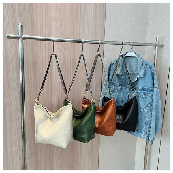 designer bag niche tote bag new fashion shoulder bag fashion versatile texture commuting women's bag
designer bag niche tote bag new fashion shoulder bag fashion versatile texture commuting women's bag