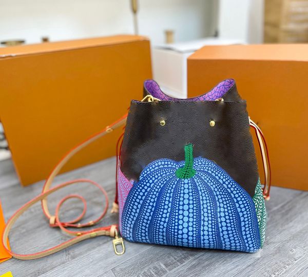 designer crossbody bucket bag fashion flower leather handbags luxurys handbags 5a+ totebag genuine leather four sided color blocking printin
designer crossbody bucket bag fashion flower leather handbags luxurys handbags 5a+ totebag genuine leather four sided color blocking printin