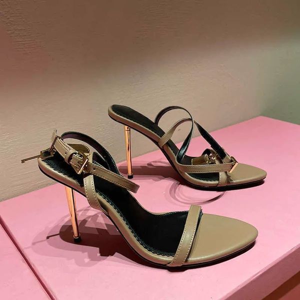 2023 heeled womens denim sandals luxury designer golden lock decorate ladies shoes .5cm metal heels ankle wrap party dinner, Black
2023 heeled womens denim sandals luxury designer golden lock decorate ladies shoes .5cm metal heels ankle wrap party dinner, Black