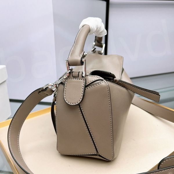 designer genuine leather handbag shoulder bag bucket woman bags puzzle clutch totes crossbody geometry square contrast color patchwork purse
designer genuine leather handbag shoulder bag bucket woman bags puzzle clutch totes crossbody geometry square contrast color patchwork purse