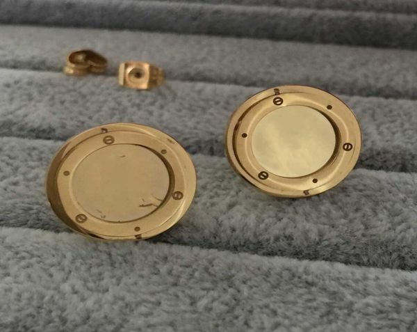 2022 not faded classic design women mens earrings hip hop diamond stud earings iced out bling rock punk round wedding gift wholesa4515425, Golden;silver
2022 not faded classic design women mens earrings hip hop diamond stud earings iced out bling rock punk round wedding gift wholesa4515425, Golden;silver